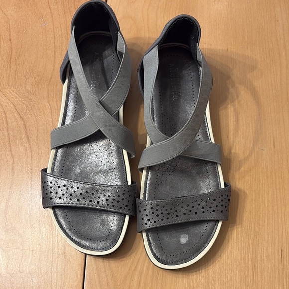 Alexis Bendel woman’s Gray Sandals.  Size 8.5 - Picture 1 of 8
